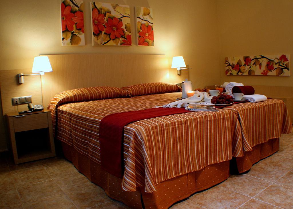 Confluent Health Resort Cofrentes Zimmer foto